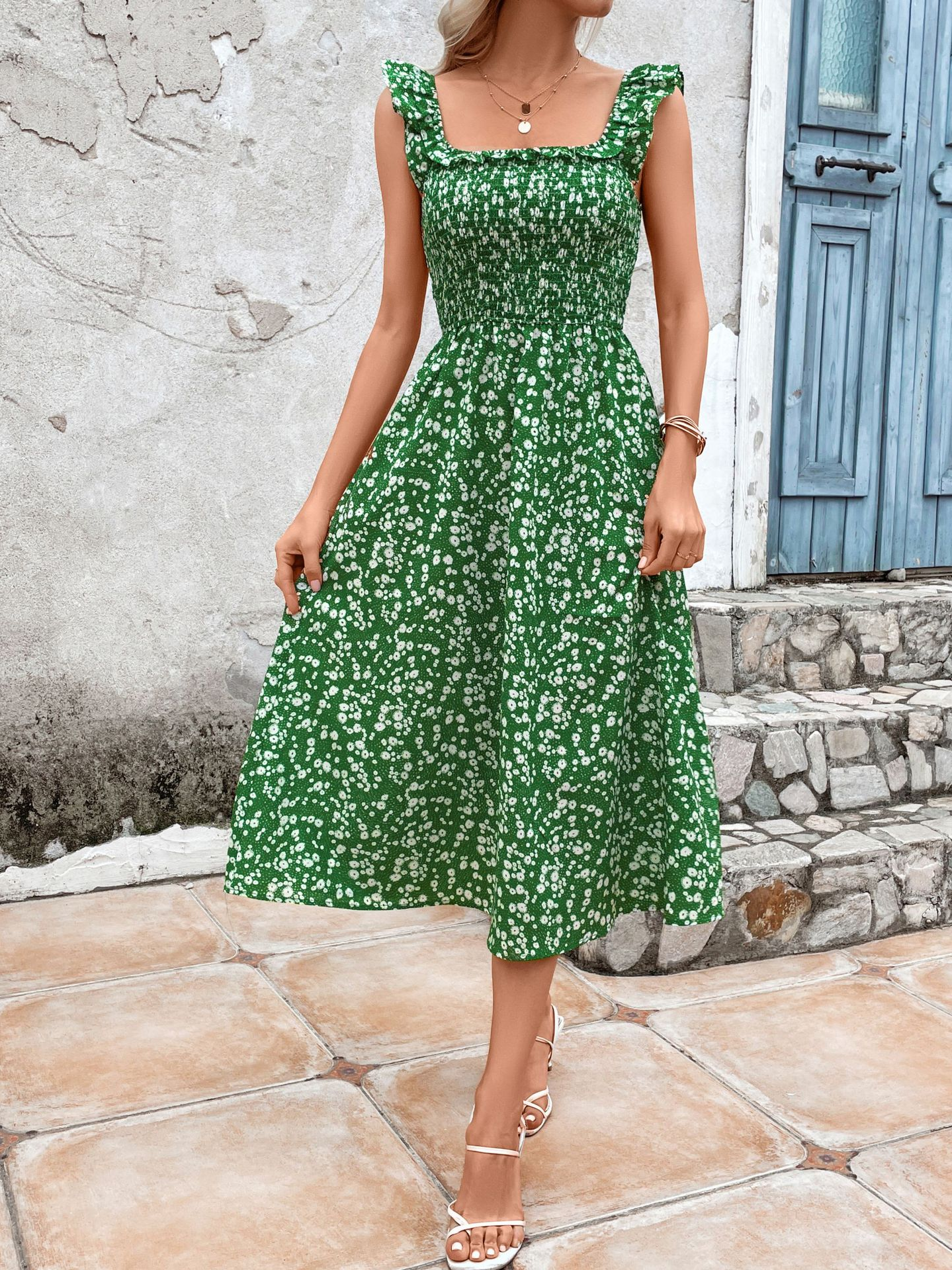 Stunning Green Ruffled Neckline Sleeveless Dress