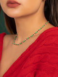 Mehrfarbige Perlenkette im Weihnachtsstil